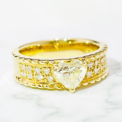 We bought Diamond ring 0.80ct/0.13ct K18YG!