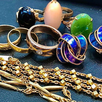 18k gold jewelry with stones has been purchased!