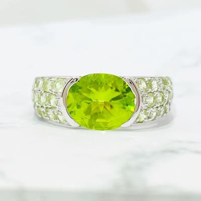 Peridot ring 2.50ct Pt900