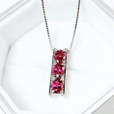 Rubellite tourmaline necklace 2.70ct Pt900