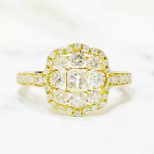 We purchased Diamond Ring 0.30ct/0.83ct K18YG!